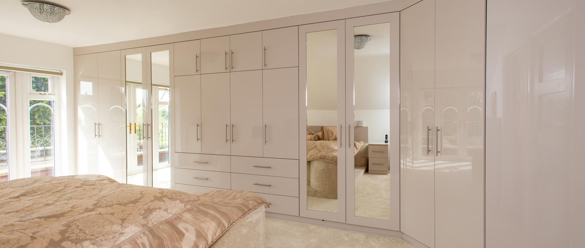Bespoke Fitted Bedroom with Integrated Drawers